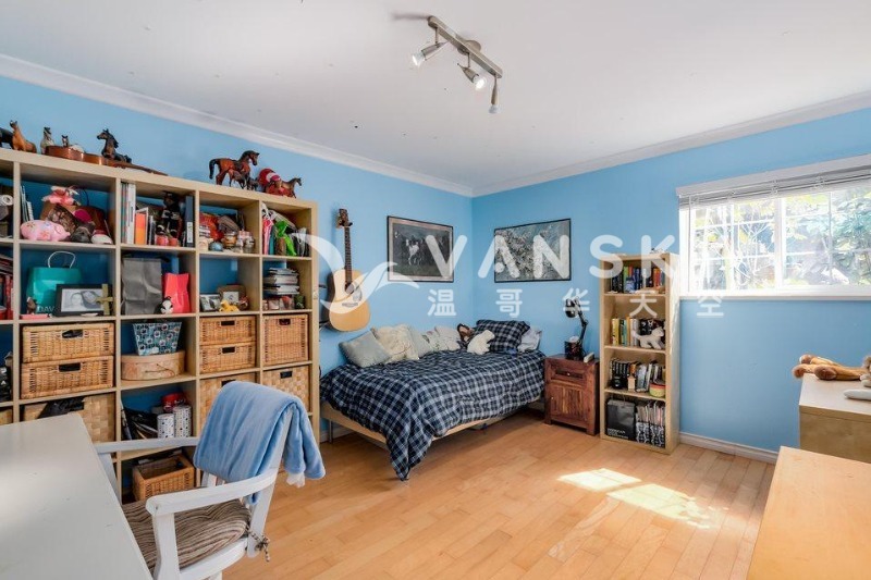 260112152422_downstair big bedroom.JPG